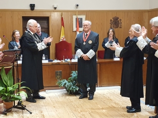 Acto de imposición de la Cruz de San Raimundo Peñafort al magistrado jubilado del TSJ Ramón Sastre